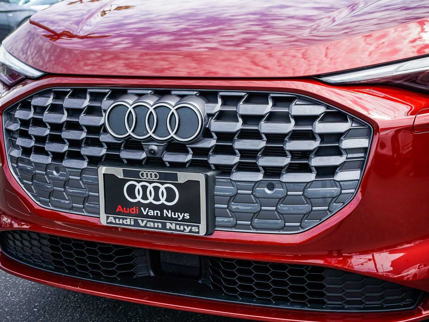 Thumbnail: 2025 Audi Q5 - 8