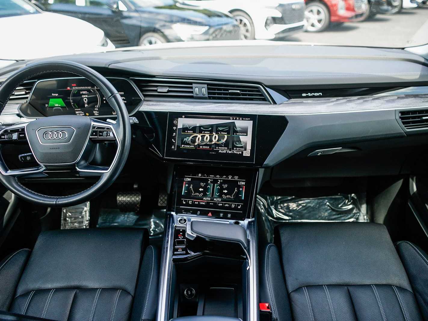 Thumbnail: 2024 Audi Q8 e-tron - 12