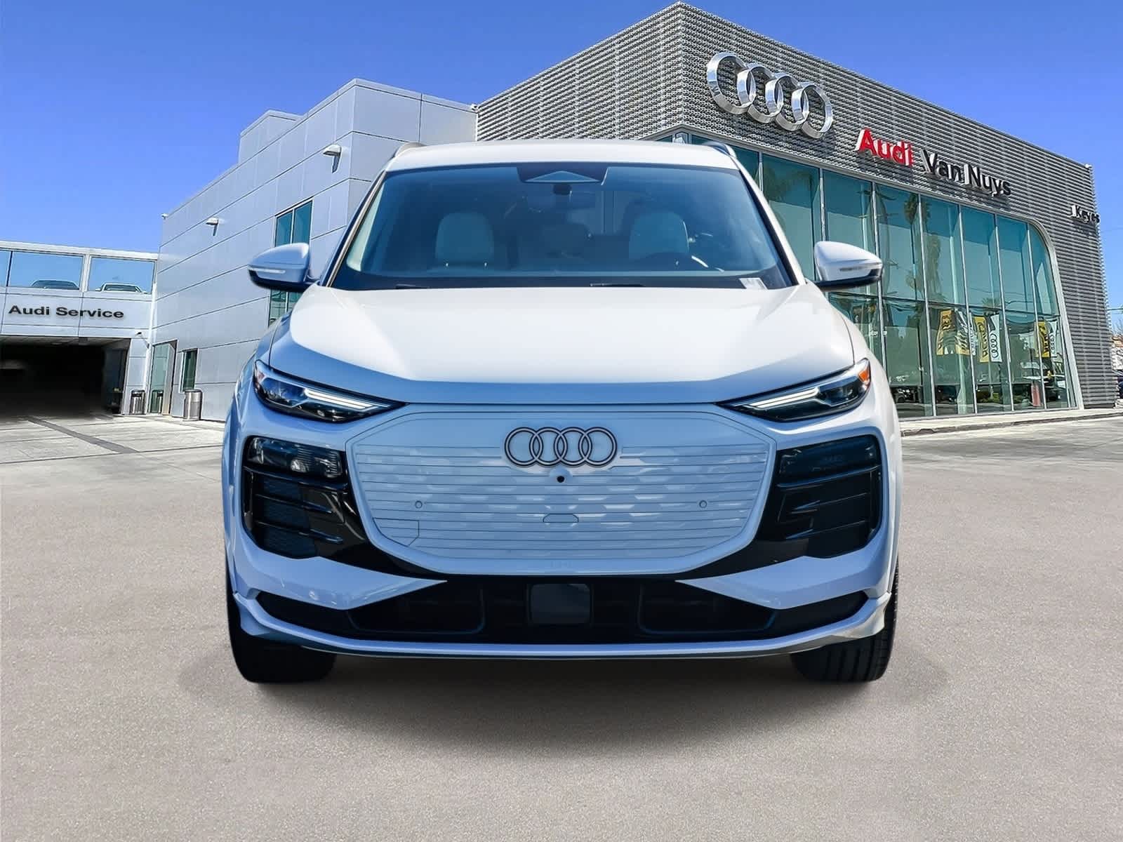 Thumbnail: 2025 Audi Q6 e-tron - 6