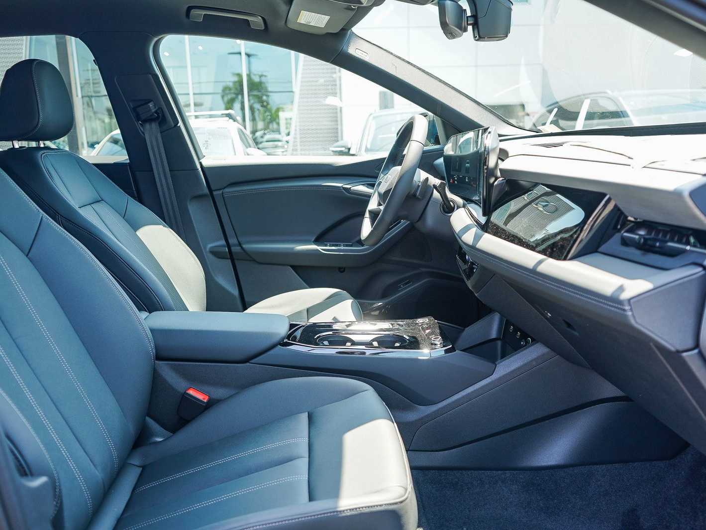 Thumbnail: 2027 Audi Q6 e-tron - 17