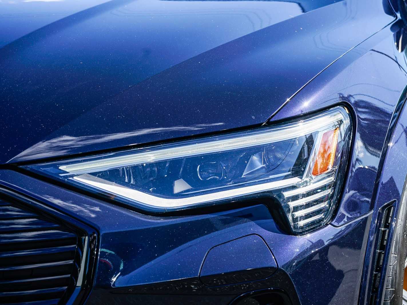 Thumbnail: 2023 Audi e-tron S - 7