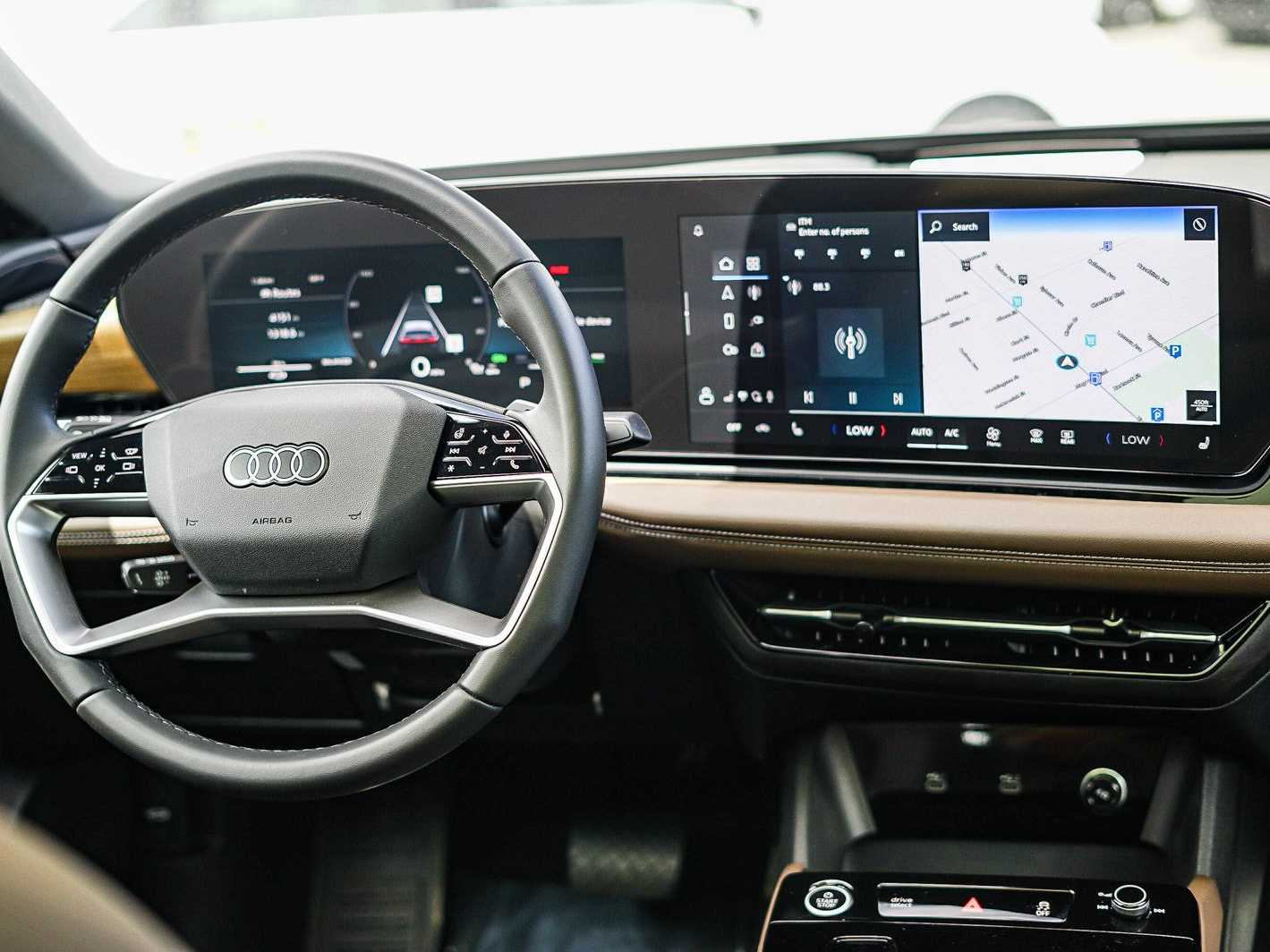 Thumbnail: 2025 Audi e-tron - 12