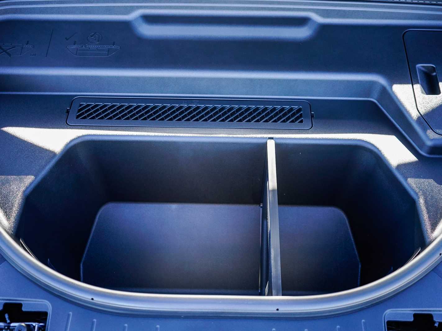 Thumbnail: 2025 Audi Q6 e-tron - 26