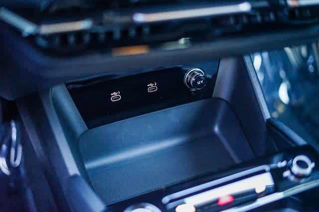 Thumbnail: 2025 Audi Q6 e-tron - 24