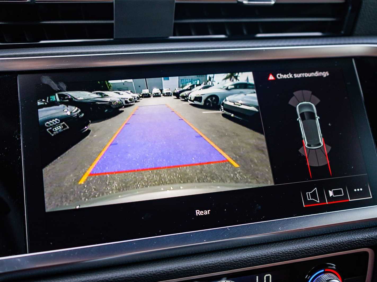 Thumbnail: 2025 Audi Q3 - 23