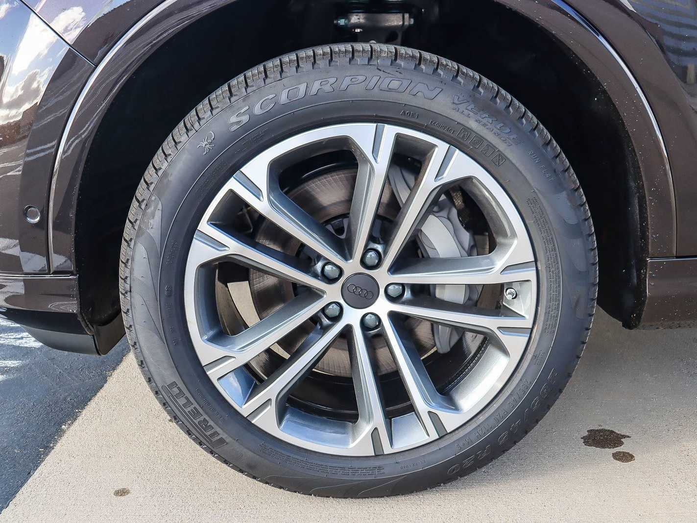 Thumbnail: 2026 Audi Q7 - 9