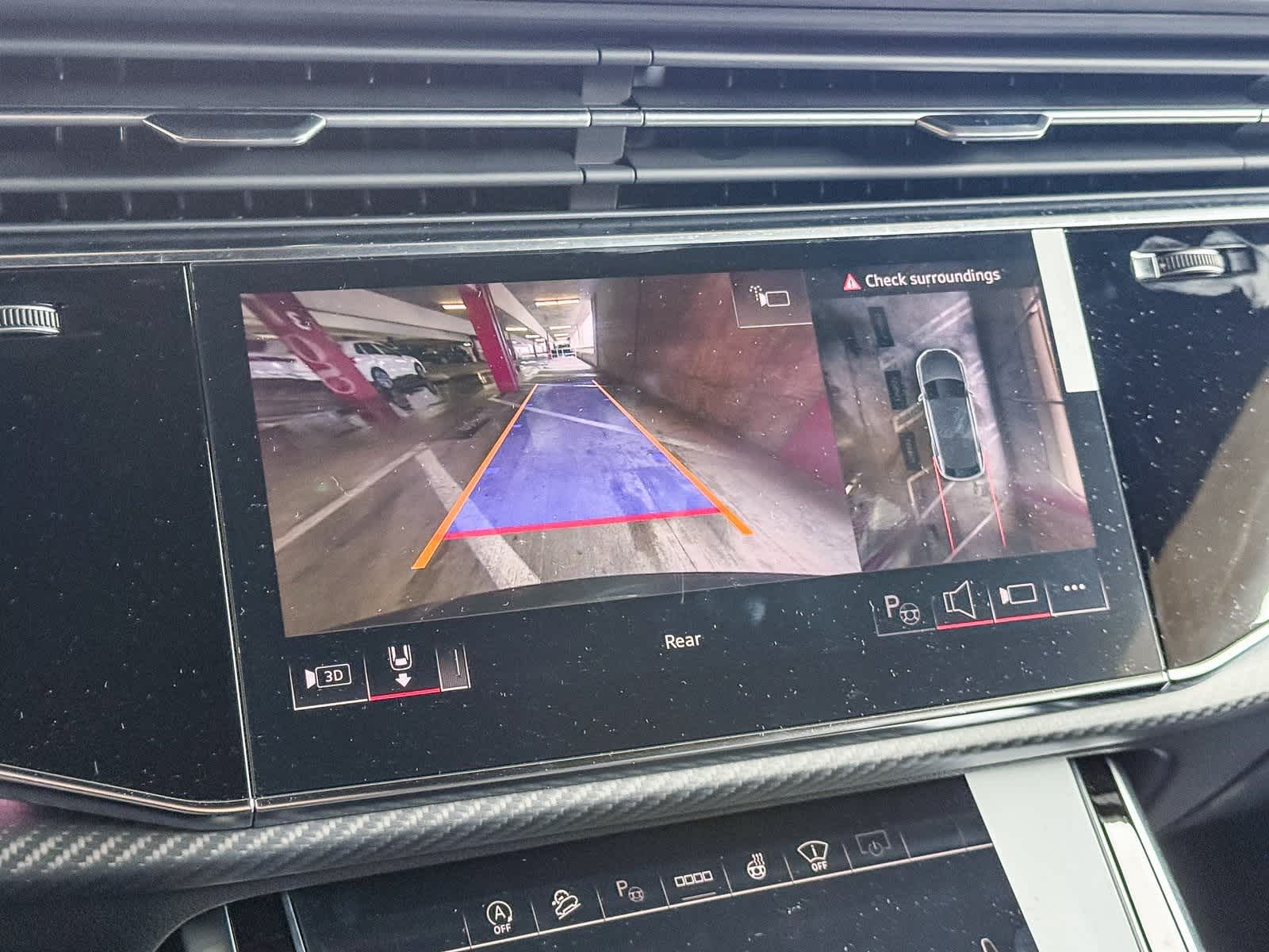 Thumbnail: 2026 Audi RS Q8 - 25