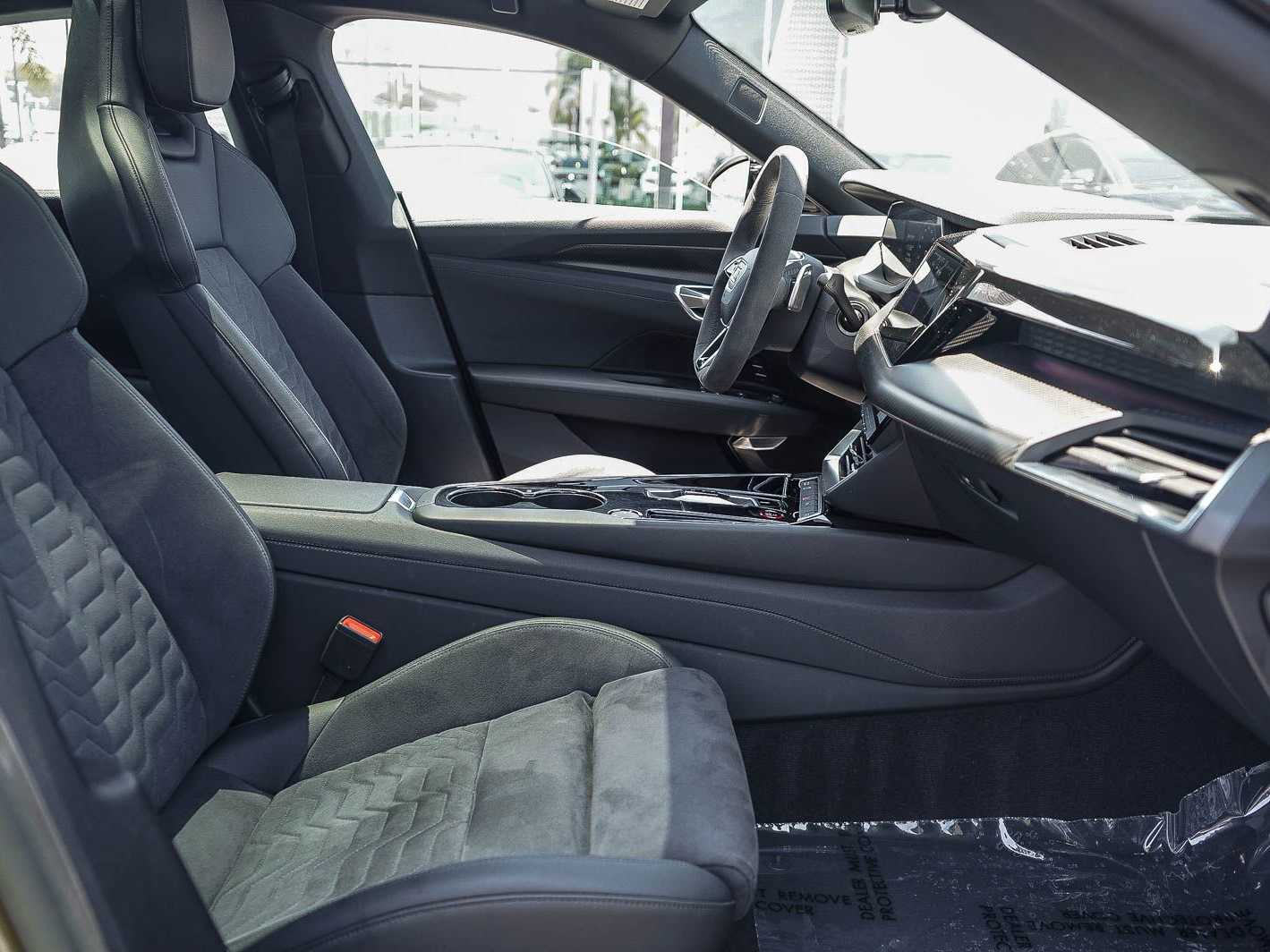 Thumbnail: 2023 Audi e-tron GT - 17