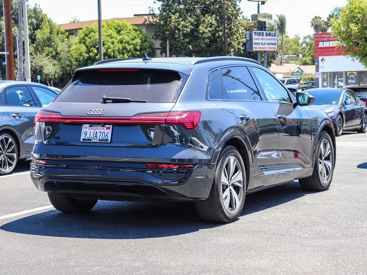 Thumbnail: 2024 Audi Q8 e-tron - 3