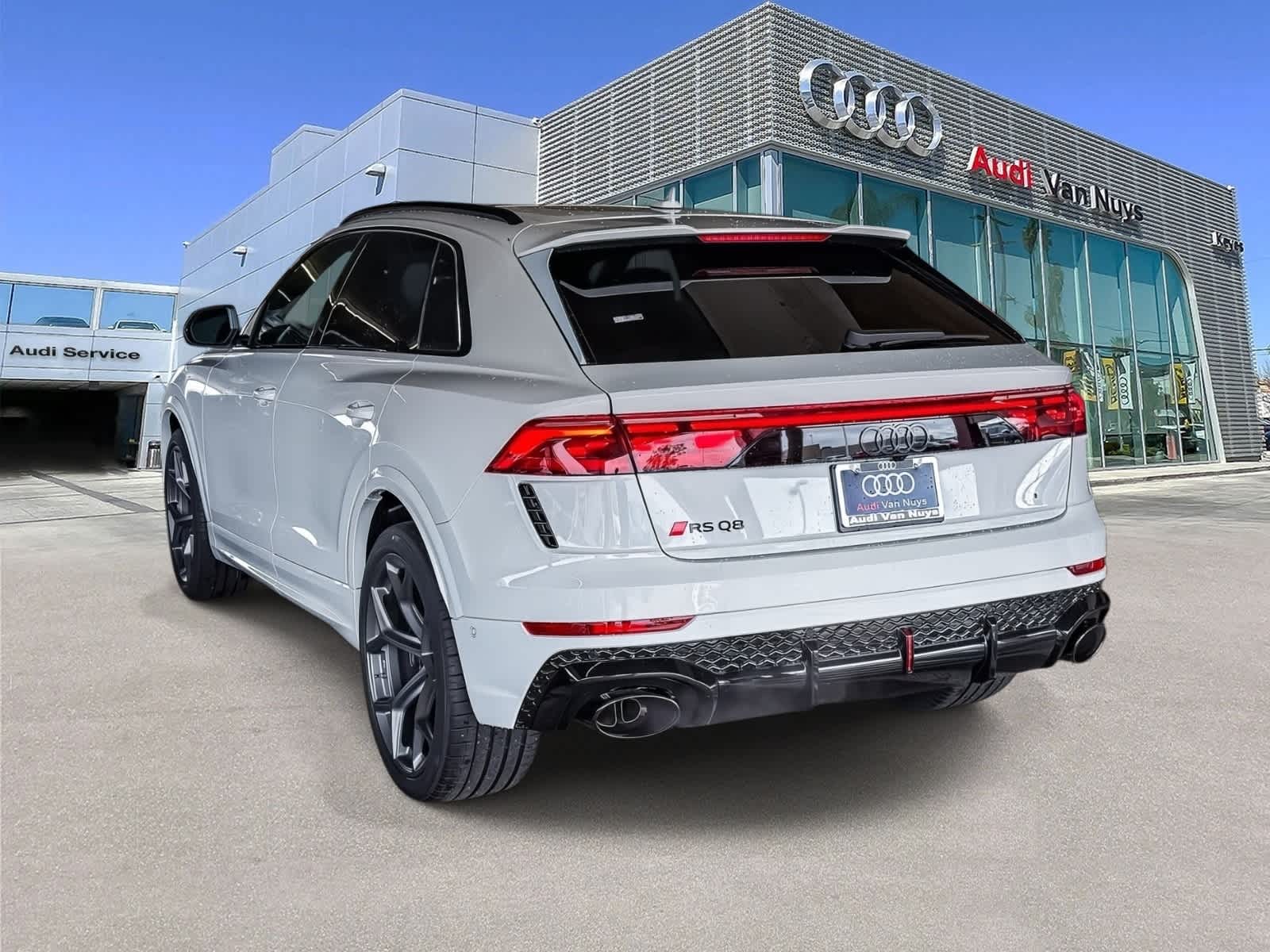 Thumbnail: 2026 Audi RS Q8 - 6