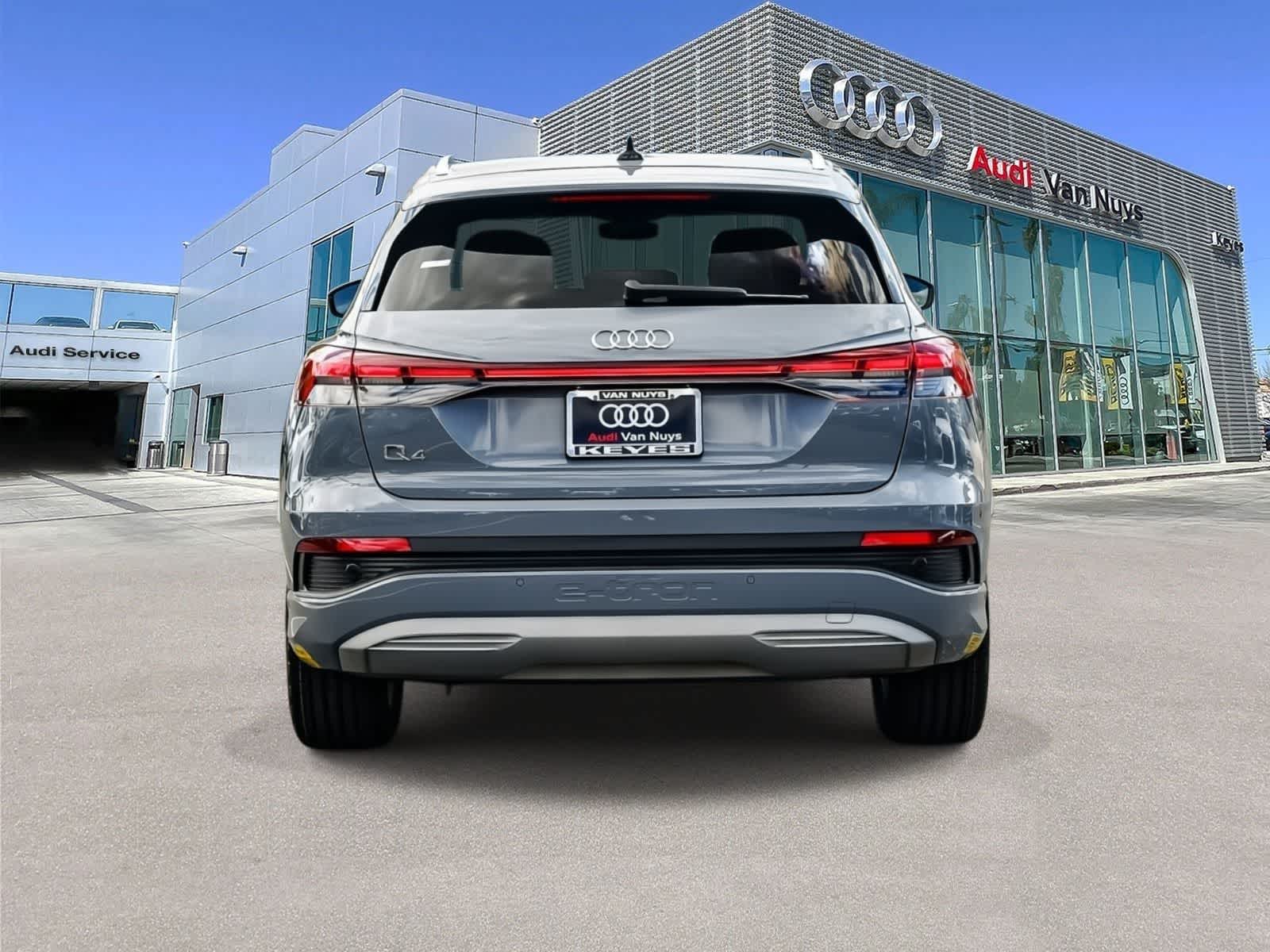Thumbnail: 2022 Audi Q4 e-tron - 3