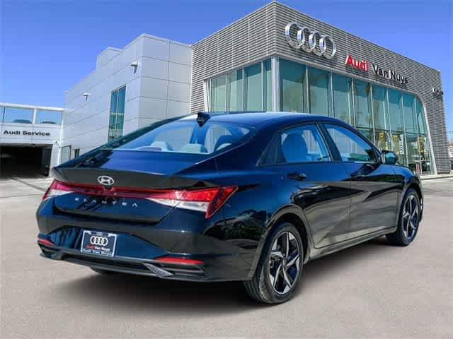 Thumbnail: 2023 Hyundai Elantra - 4