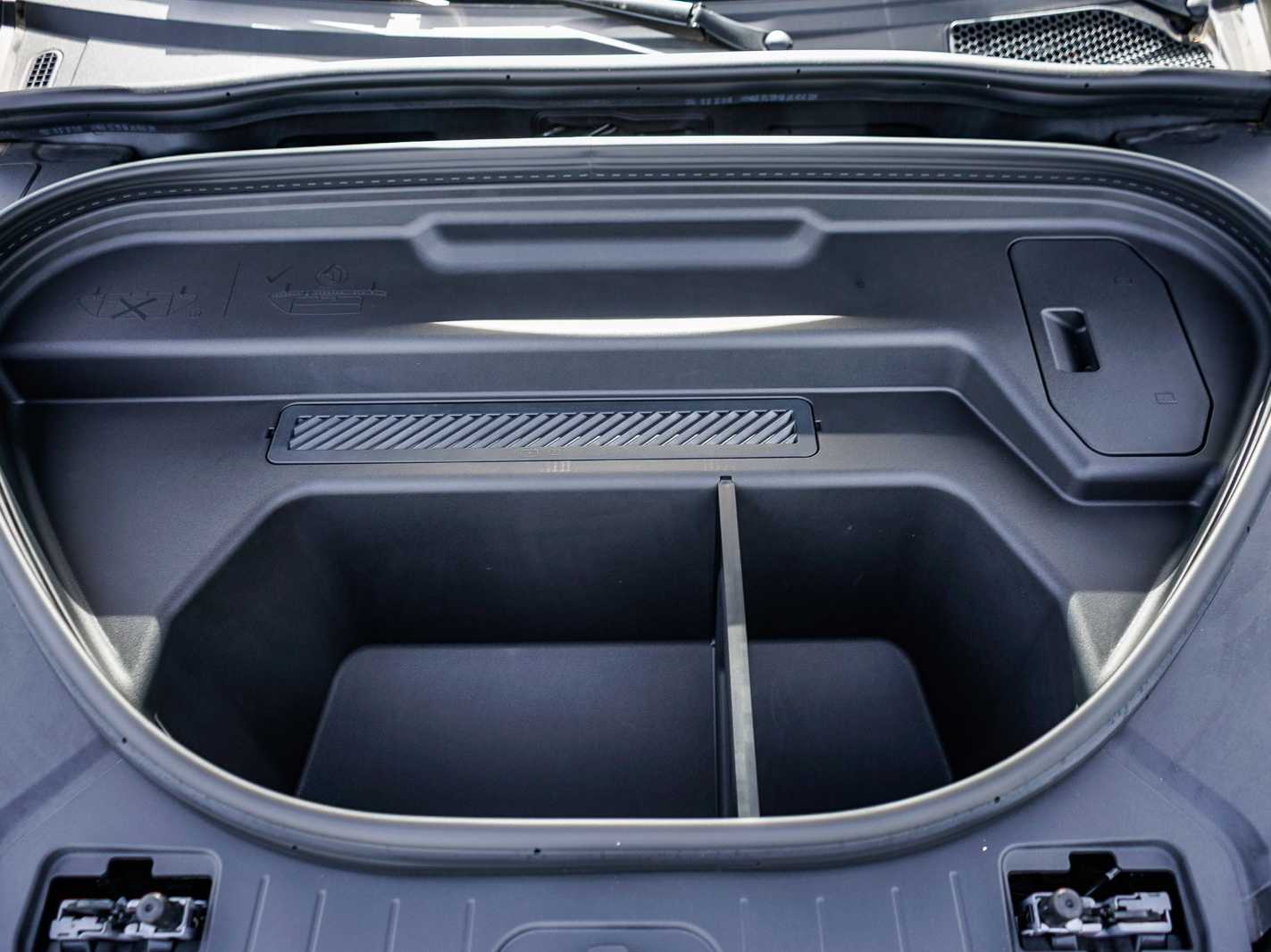 Thumbnail: 2025 Audi Q6 e-tron - 28