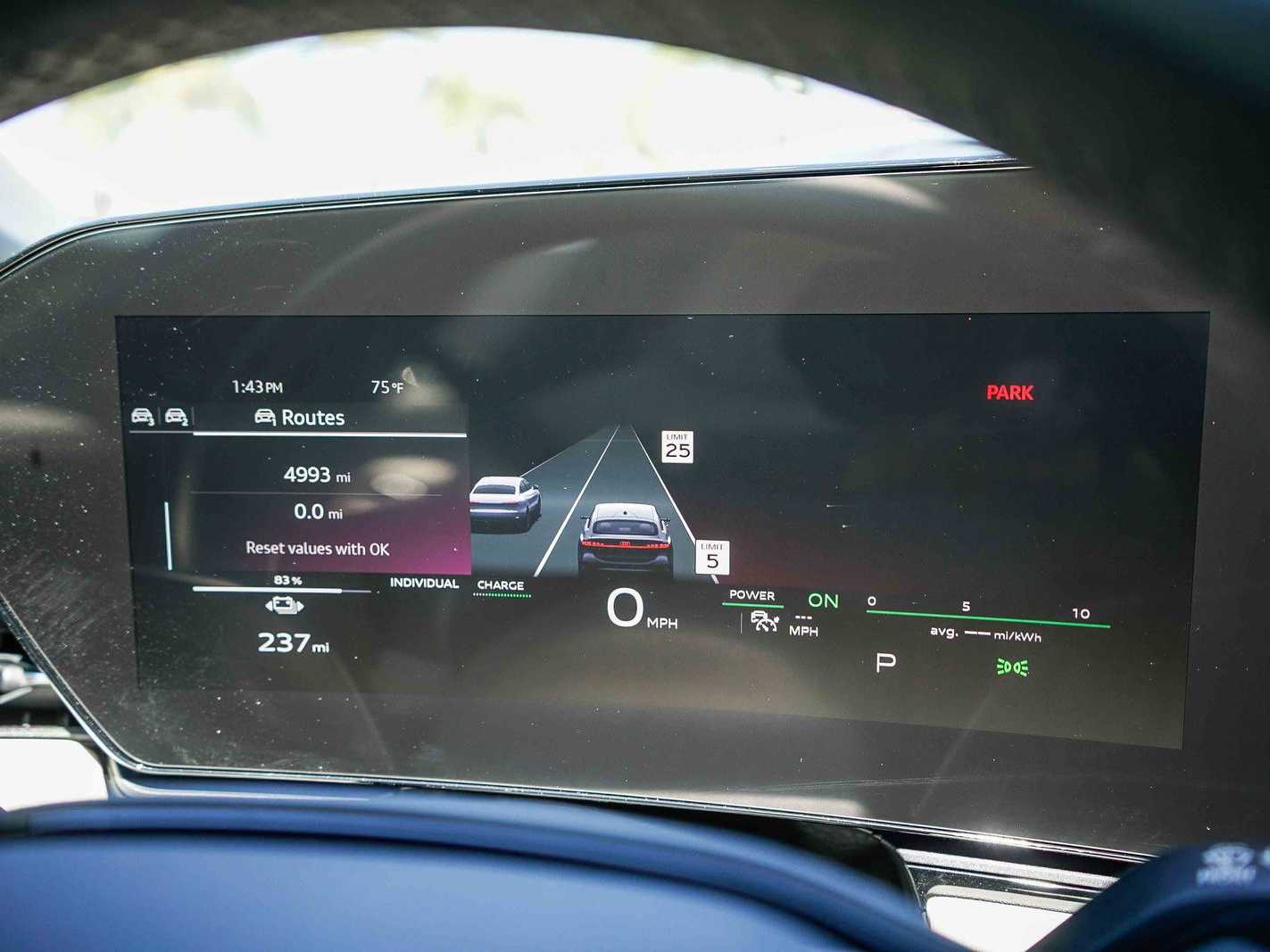 Thumbnail: 2025 Audi e-tron - 24