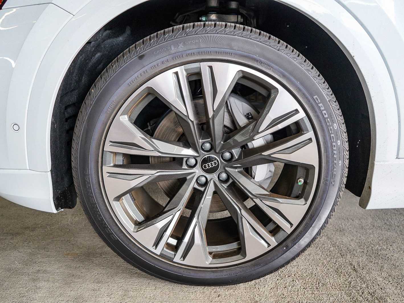 Thumbnail: 2026 Audi Q8 - 9