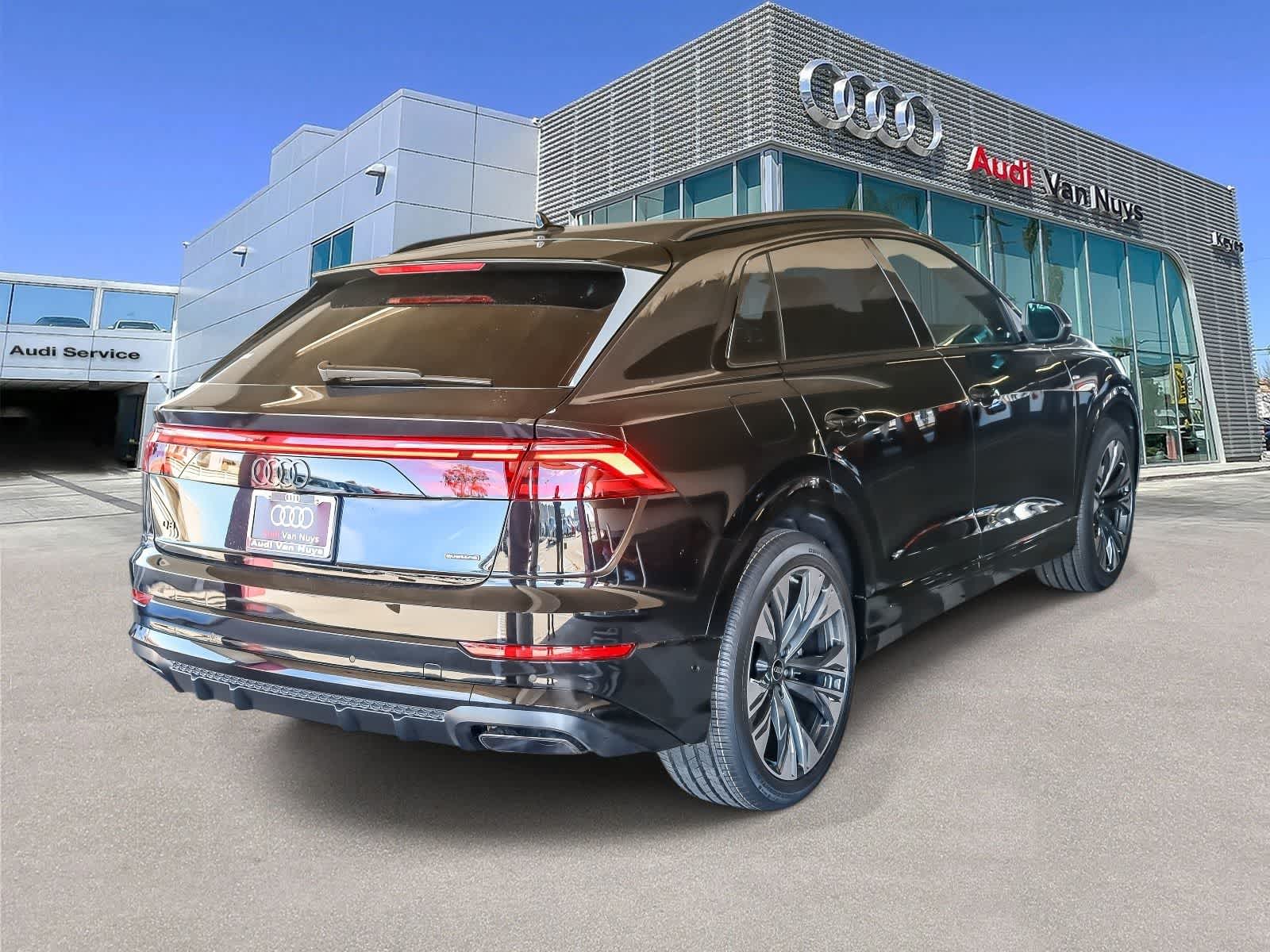 Thumbnail: 2026 Audi Q8 - 4