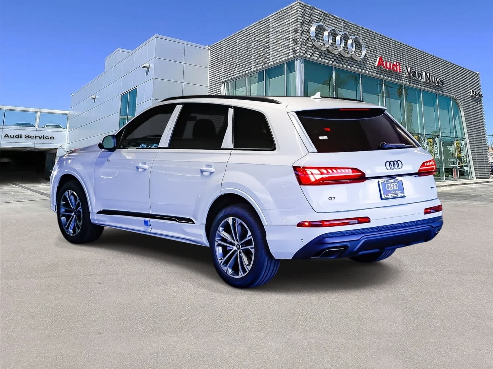 Thumbnail: 2026 Audi Q7 - 6
