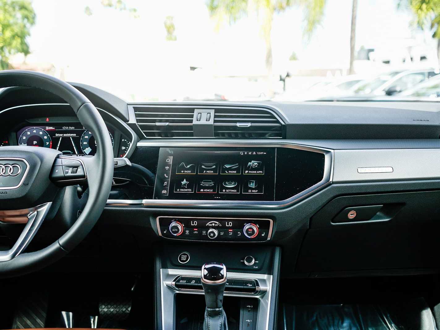 Thumbnail: 2025 Audi Q3 - 13