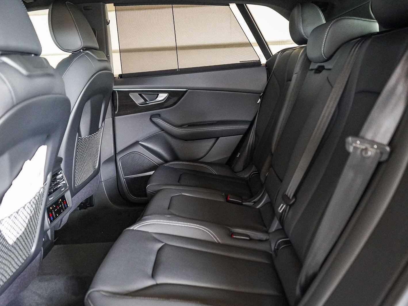 Thumbnail: 2026 Audi Q8 - 18