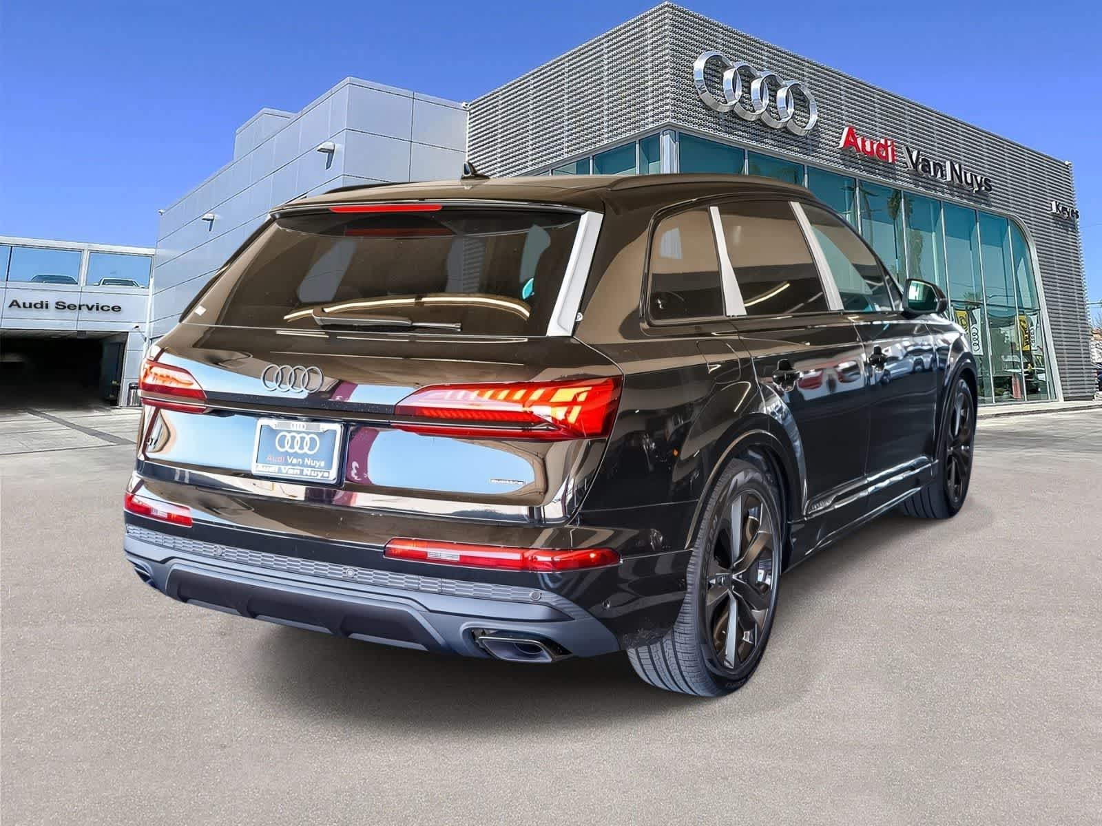 Thumbnail: 2026 Audi Q7 - 4