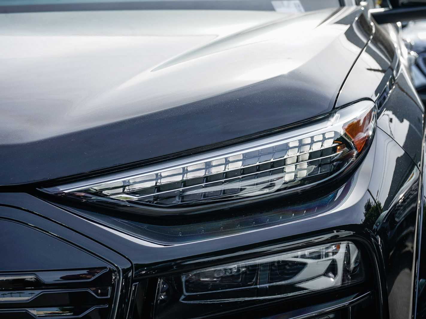 Thumbnail: 2025 Audi Q6 e-tron - 7