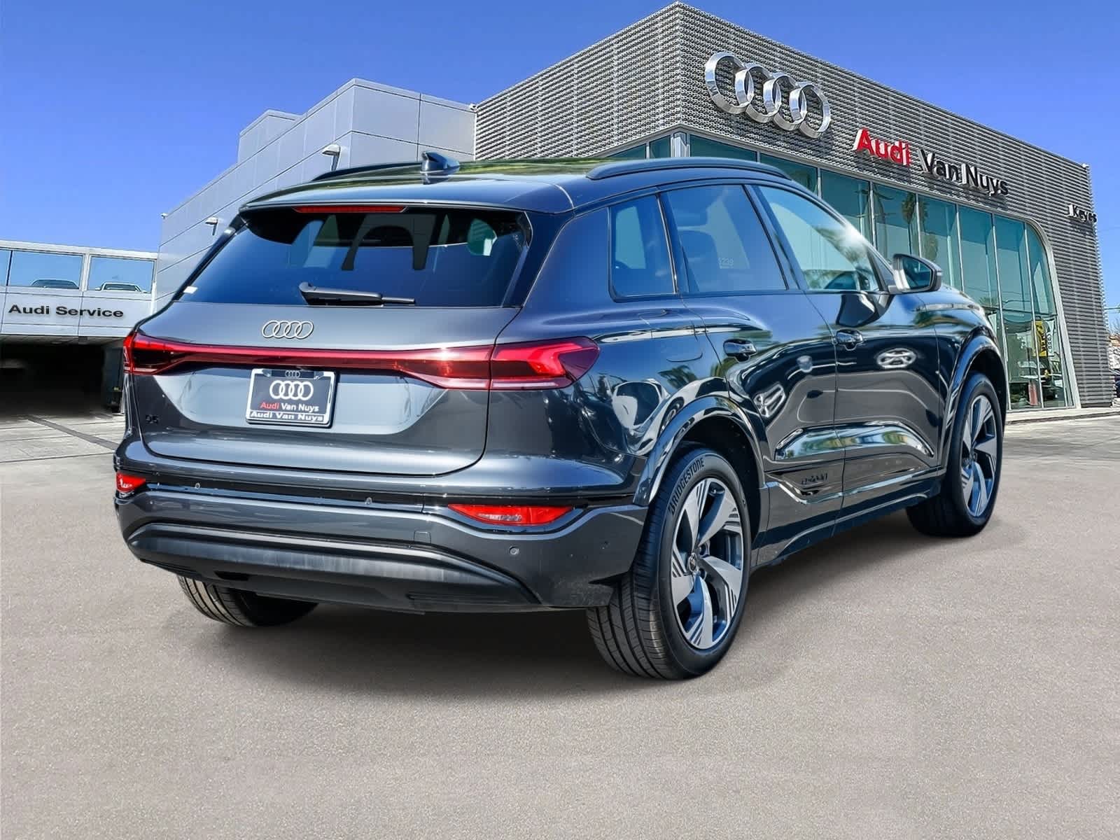 Thumbnail: 2025 Audi Q6 e-tron - 4