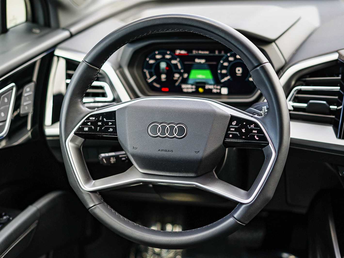 Thumbnail: 2022 Audi Q4 e-tron - 17
