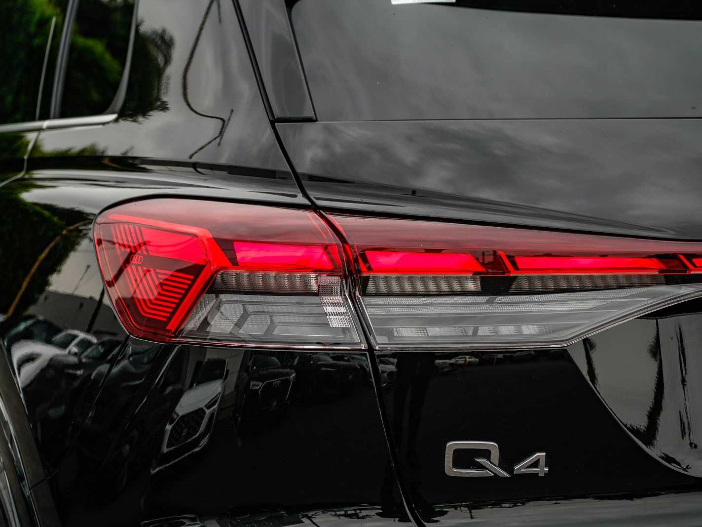 Thumbnail: 2023 Audi Q4 e-tron - 9
