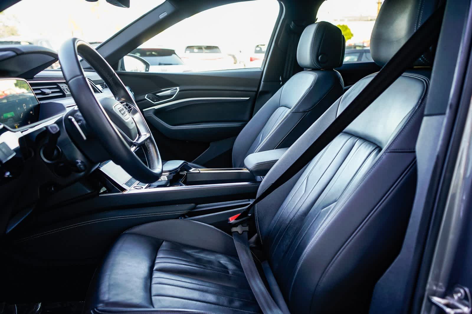 Thumbnail: 2022 Audi e-tron - 17