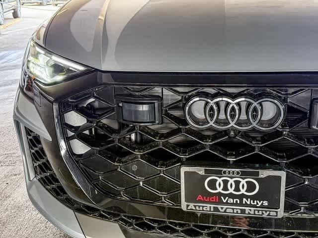Thumbnail: 2025 Audi RS Q8 - 11