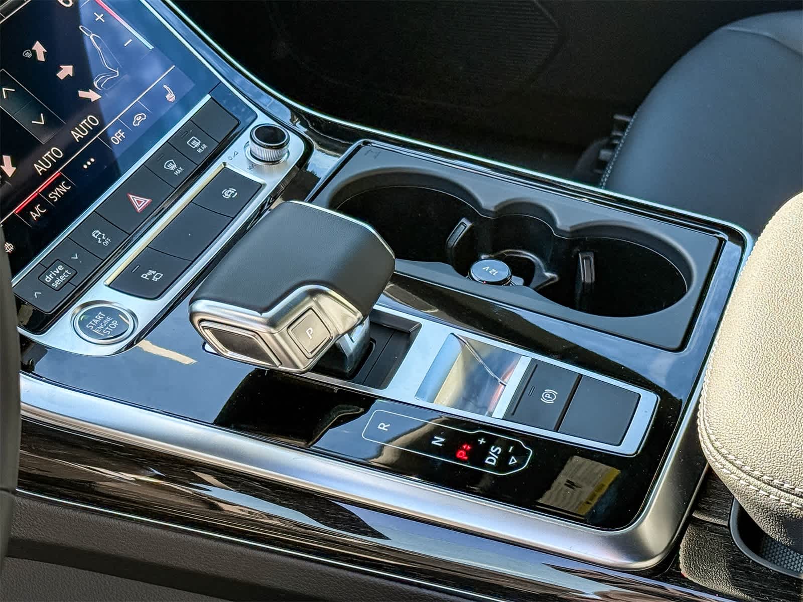 Thumbnail: 2026 Audi Q8 - 20