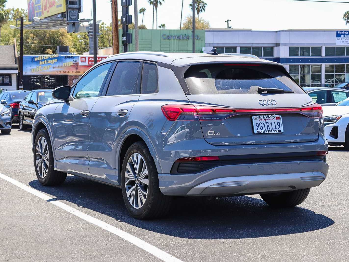 Thumbnail: 2023 Audi Q4 e-tron - 2