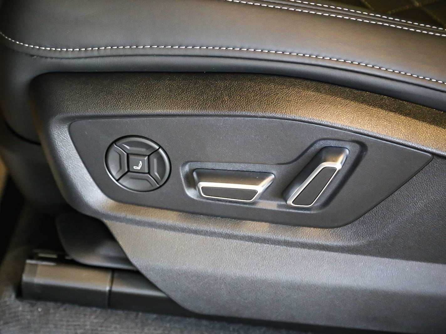 Thumbnail: 2026 Audi SQ8 - 18