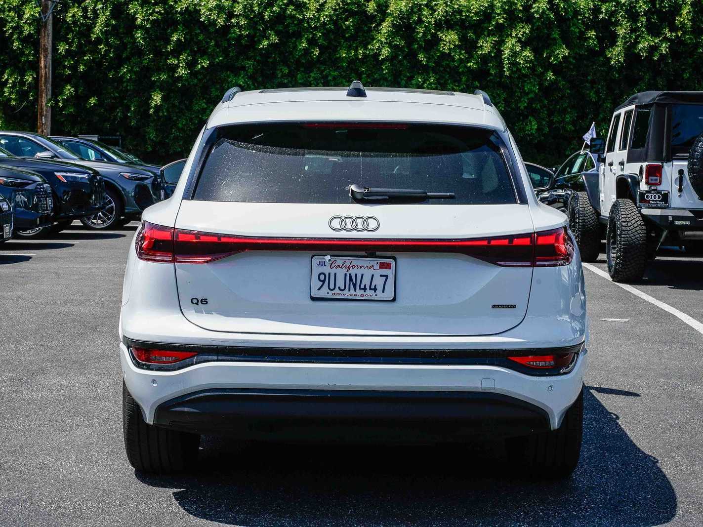 Thumbnail: 2025 Audi Q6 e-tron - 3