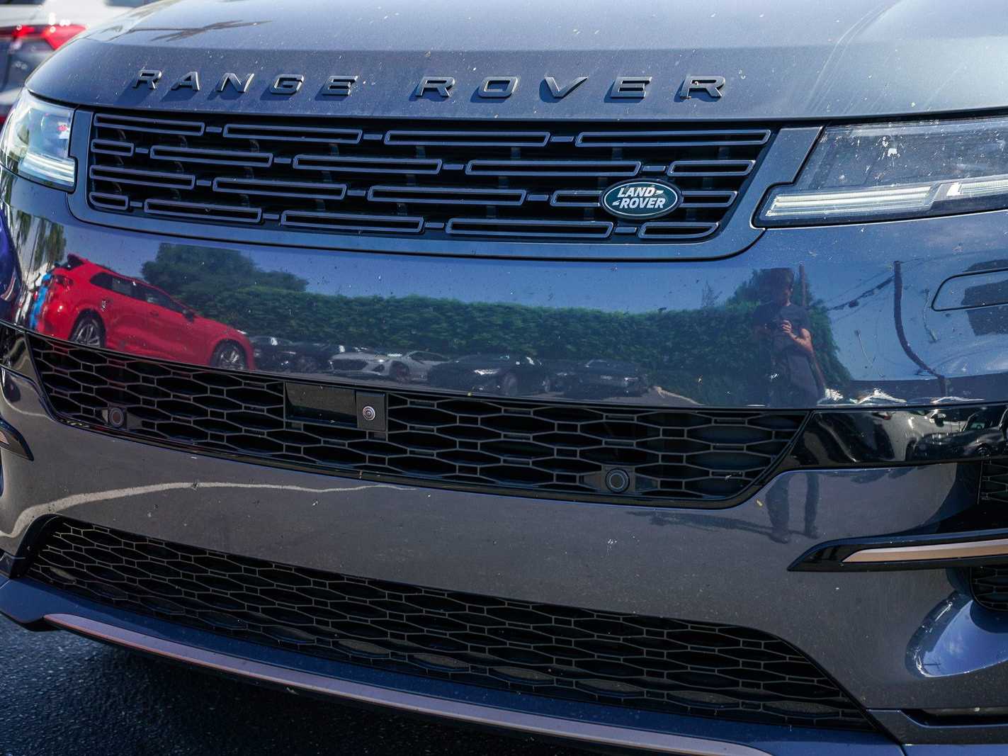 Thumbnail: 2025 Land Rover Range Rover Sport - 8