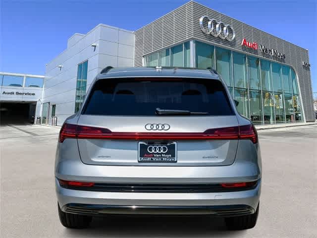 Thumbnail: 2022 Audi e-tron - 3