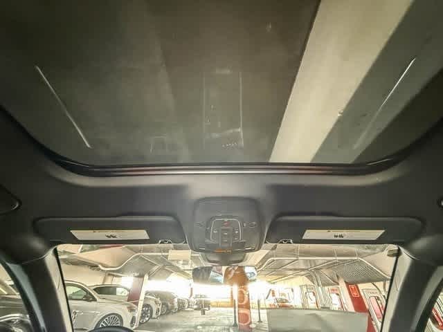 Thumbnail: 2025 Audi RS 6 - 16