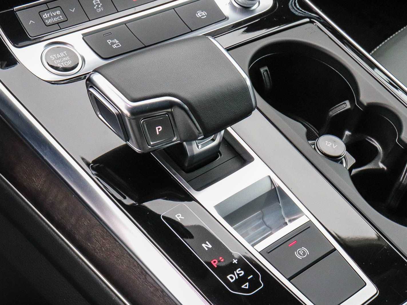 Thumbnail: 2023 Audi Q8 - 20