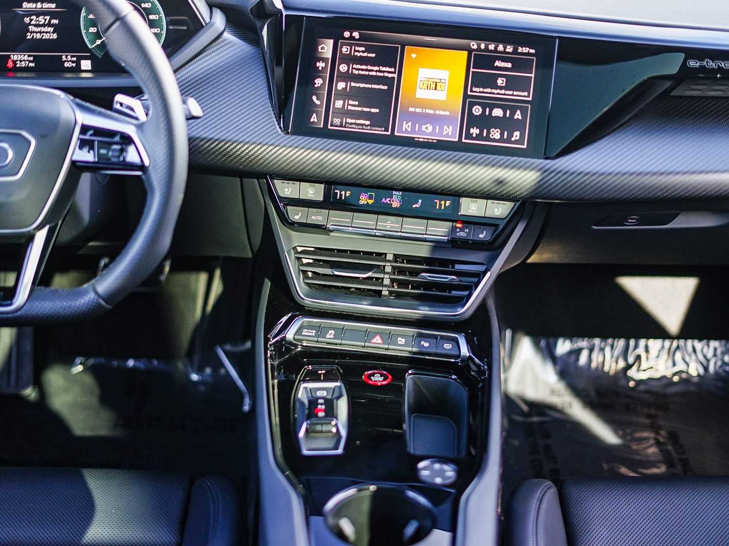 Thumbnail: 2024 Audi RS e-tron GT - 15