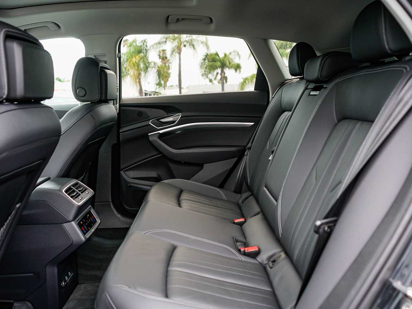 Thumbnail: 2024 Audi Q8 e-tron - 18