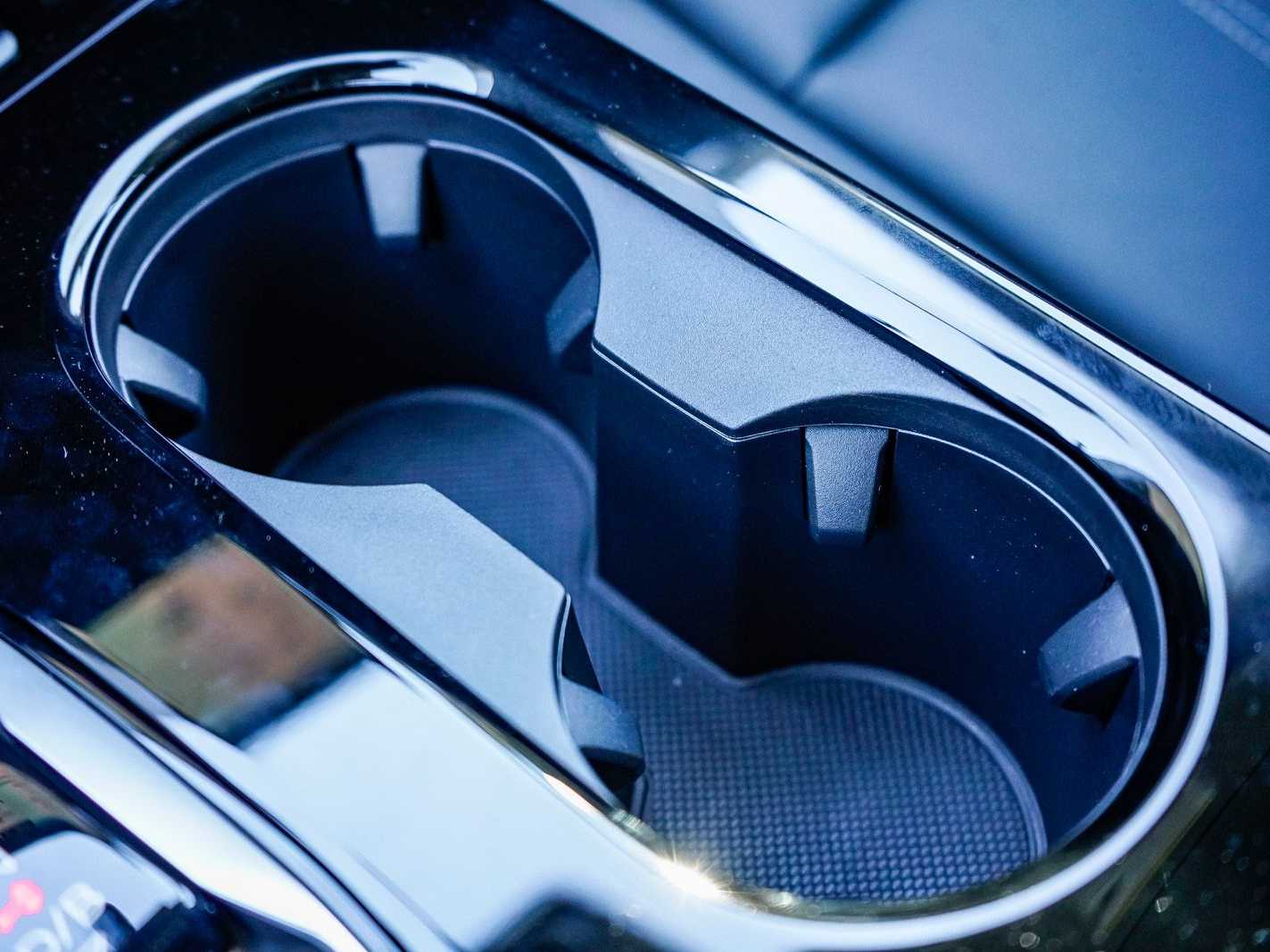 Thumbnail: 2025 Audi Q6 e-tron - 23