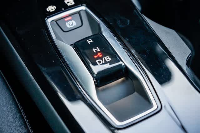 Thumbnail: 2025 Audi Q6 e-tron - 21