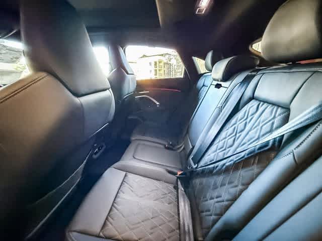 Thumbnail: 2025 Audi SQ5 - 18