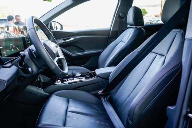 Thumbnail: 2025 Audi Q6 e-tron - 17