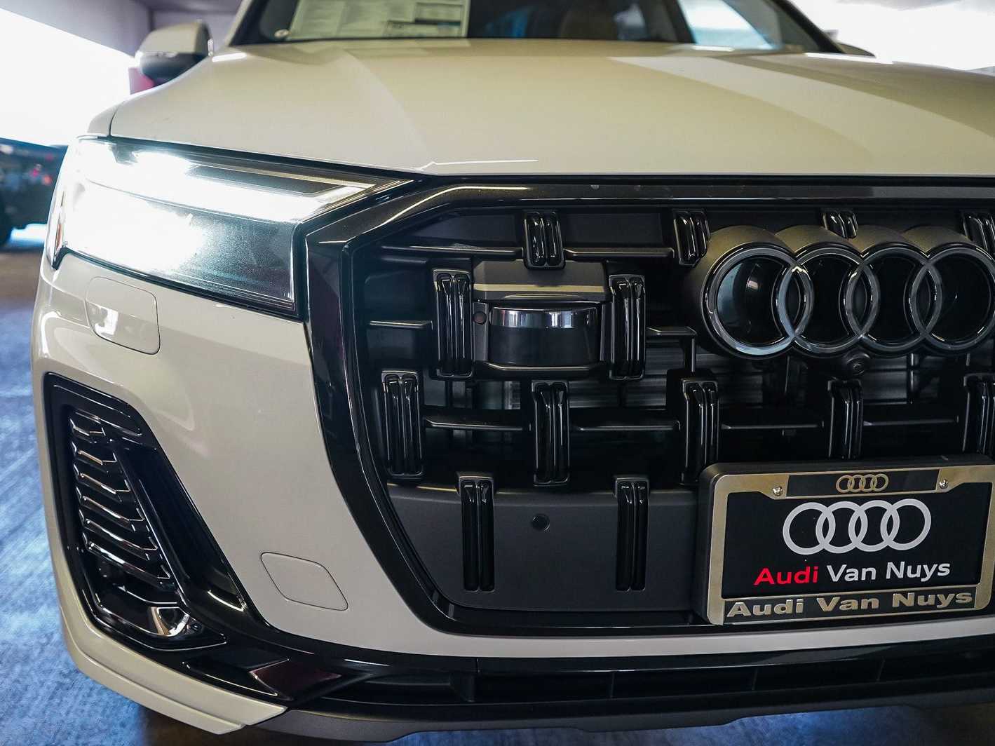 Thumbnail: 2026 Audi Q7 - 11