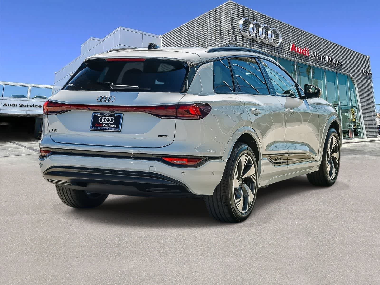 Thumbnail: 2025 Audi Q6 e-tron - 4