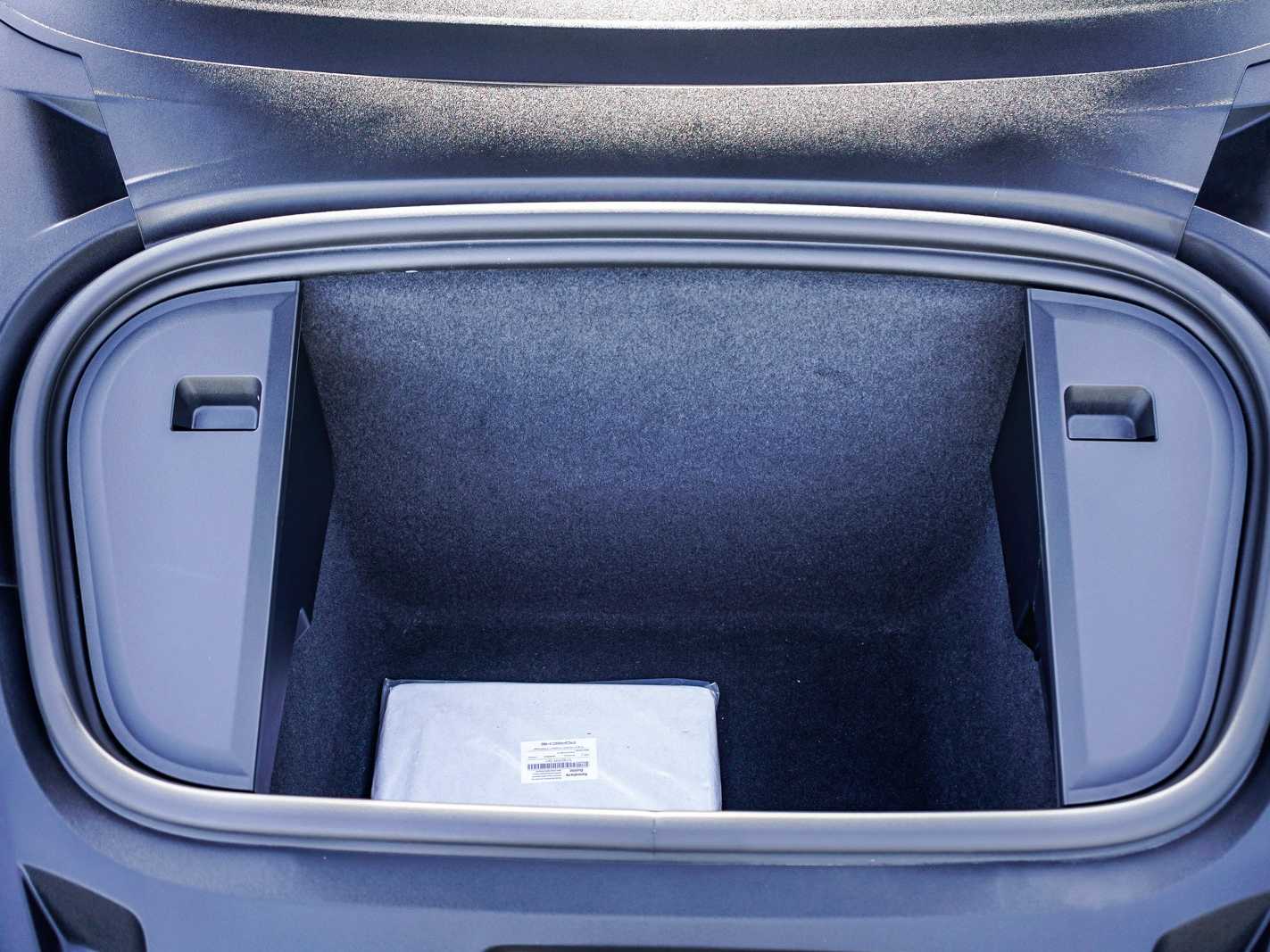 Thumbnail: 2023 Porsche Taycan - 28