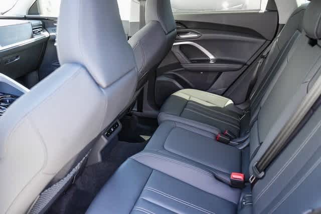 Thumbnail: 2025 Audi Q5 - 25