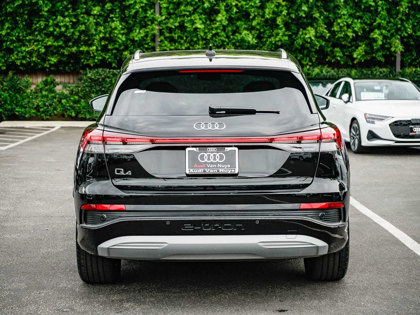 Thumbnail: 2023 Audi Q4 e-tron - 3