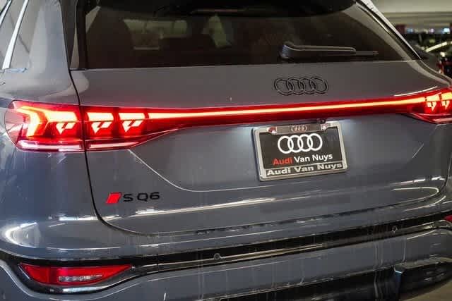 Thumbnail: 2025 Audi SQ6 e-tron - 10